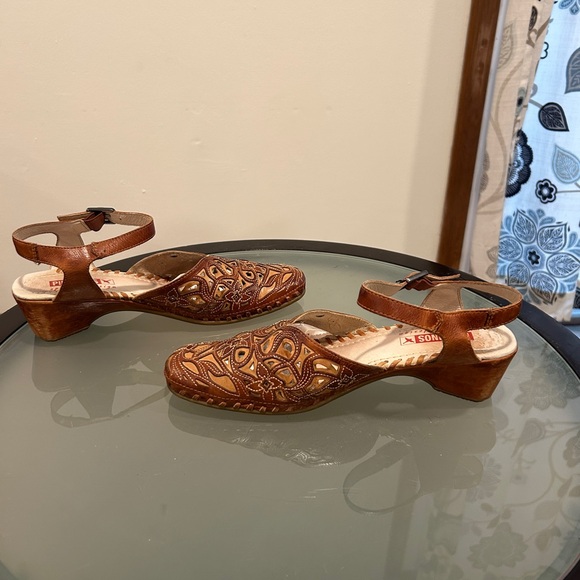 Pikolinos Brown Leather Floral Stitched Laser Cut Tan Leather Low Heel Sandals - Picture 6 of 10
